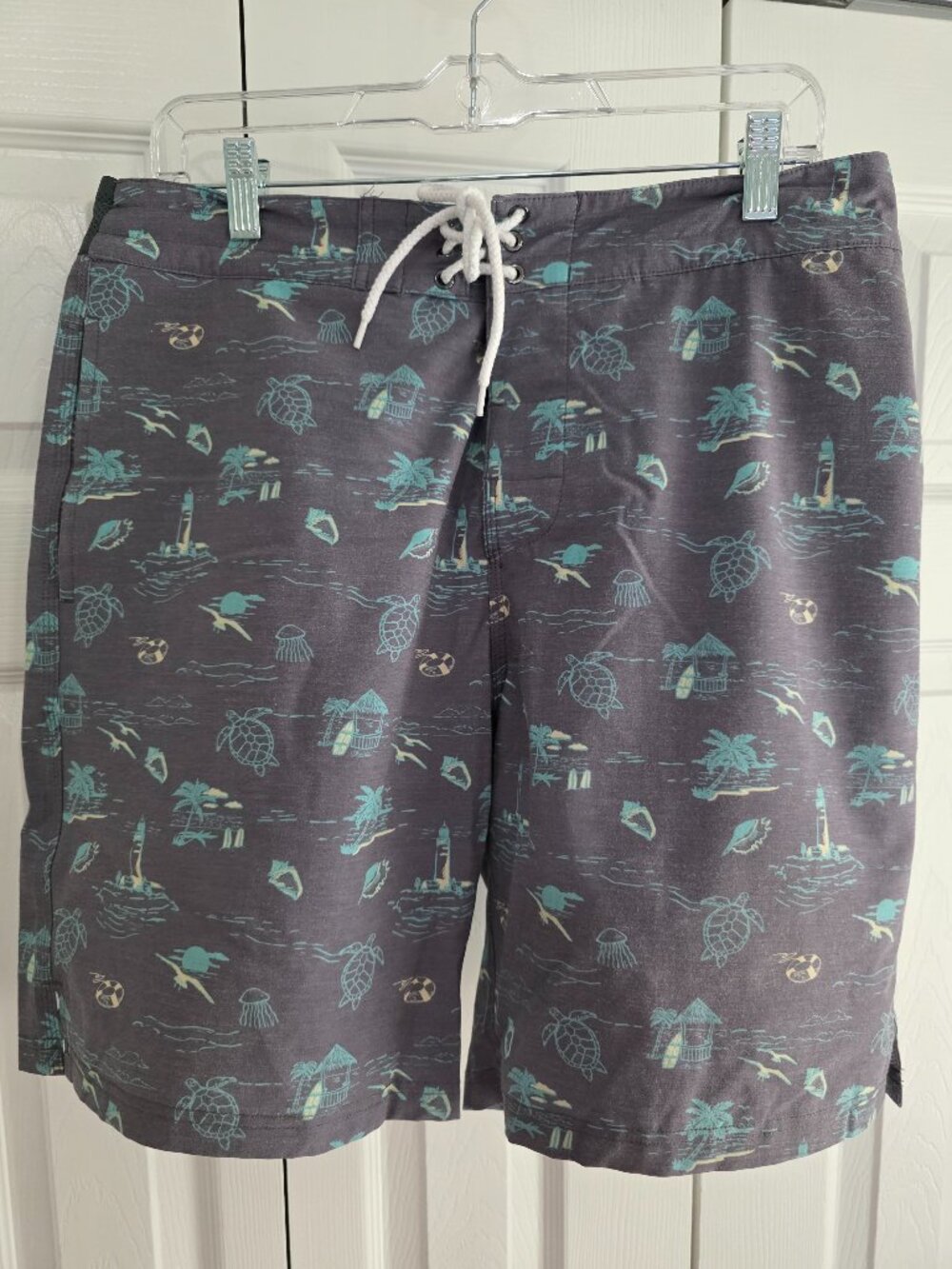 Bermies Men’s XL Board Shorts 8” Inseam Tropical Turtle Beach Print Swim Trunks